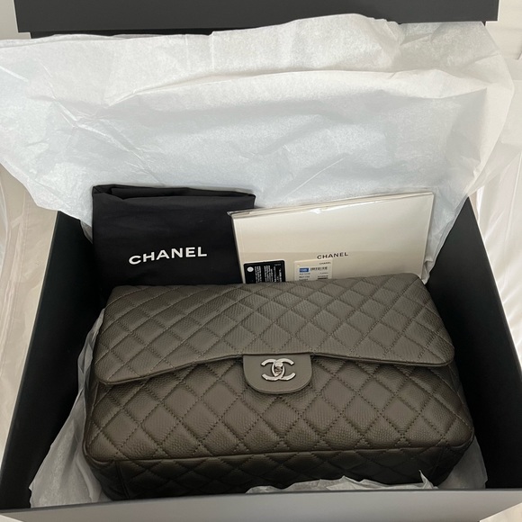 CHANEL XXL Jumbo Classic Flap Bag - Picture 2 of 16